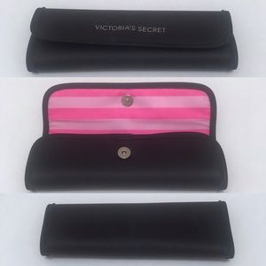 Victoria’s Secret Makeup Brush Trio with Case NWOT